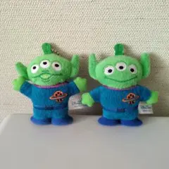 リトルグリーンメン（エイリアン）2個セット ぬいぐるみ キーチェーン付きバッチ