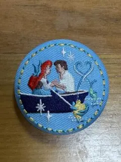 バンダイ　ディズニー刺繍缶バッジ　アリエル