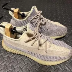 adidas YEEZY BOOST 350 V2 スニーカーのサムネイル