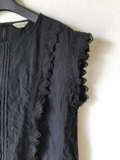 Samansa Mos2　フリル刺繍ノースリーブブラウス　黒