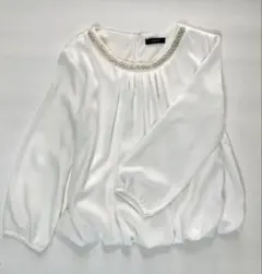 未使用a.v.vホワイト パール装飾 長袖ブラウス