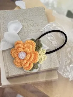 ハンドメイド♡毛糸で編んだ　お花いっぱいヘアゴム