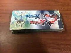 ポケモンセンター限定 缶ペンケース ブラック・ホワイト レシラム