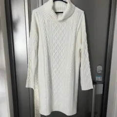 ホワイト ケーブルニット タートルネックセーター　白ニットワンピース
