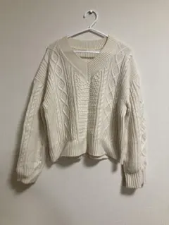 アイボリー ケーブルニットセーター Mサイズ