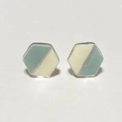 ★ホワイト ブルー ツートンカラー キラキラ 六角形 ピアス かわいい【198】