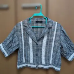 美品 ダブルクローゼット グレー半袖ブラウスのサムネイル