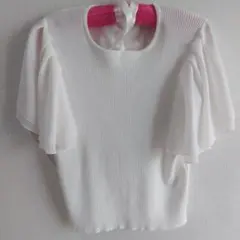 ホワイトリブ編みフリル袖トップス