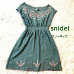 美品　snidel スナイデル　刺繍入りワンピース　膝上丈　ピンク　グリーン