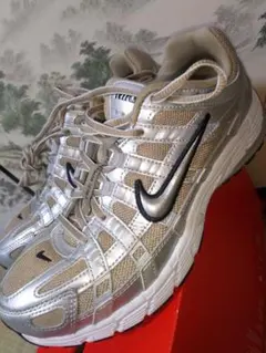 ナイキ　p6000　nike　25.5ユニセックス　ペガサス　シルバー　カーキ