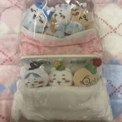 ちいかわ　ハッピーホリデー　おやすみベッドと繋がるマスコットセット