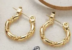 K18ゴールド ツイストフープピアス