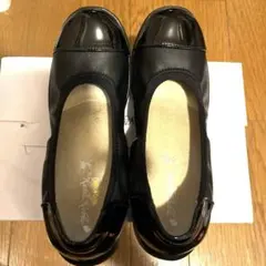 ラックラック空飛ぶ撥水パンプス　ブラック22.5センチ