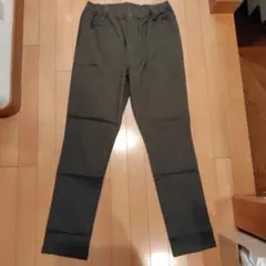 人をダメにするパンツ　カーキのサムネイル