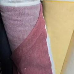 薄手赤いデニム