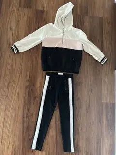 フード付きジャケットとパンツセット