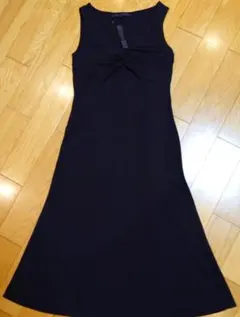 新品タグ付きANAYI（アナイ） 胸元ねじりI黒ワンピースのサムネイル