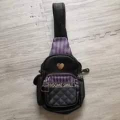 ストライプデザイン ボディバッグ