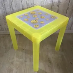 スマイリー　プラスチック　ミニテーブル　机　イエロー