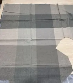 【変形】ベージュとグレーの大柄チェック生地　46×74 +残り生地