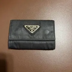 ✨未使用に近い✨　PRADA キーケース　フローラル　ツバメ　三角プレート　刻印 楽天市場】PRADA プラダ 6連キーケース三角ロゴプレート 型押し