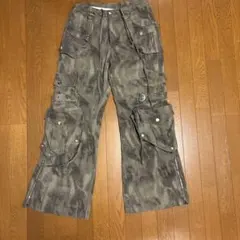 【夏服】【迷彩風】【フレアパンツ】【カーゴパンツ】フレアシルエットカーゴパンツ