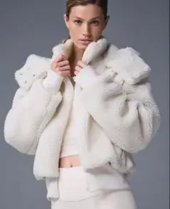 alo Foxy Sherpa ジャケット