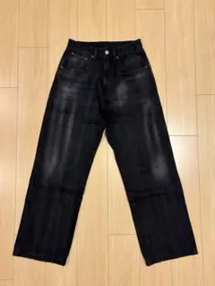 ブラックウォッシュデニム　ストレートレッグ