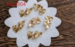 No,2304 紫陽花の花のようなコネクターチャーム(金)
