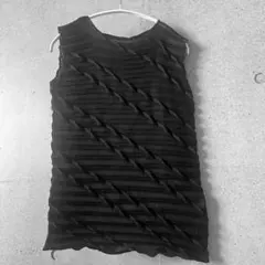 ⭐︎onn様専用⭐︎今季完売SLEEVELESS BUST FLARE TOP - メルカリ