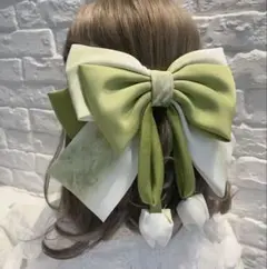 緑と白のリボンヘアアクセサリー