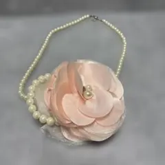 ピンクの花モチーフコサージュ ネックレス
