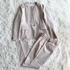 プラステ セットアップ ノーカラー ベージュ パンツ ストレッチ　S