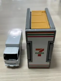 セブンイレブンセット　トミカ付きのサムネイル