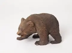 森の魂、木に刻まれしもの - 北海道の伝統工芸品「木彫り熊」