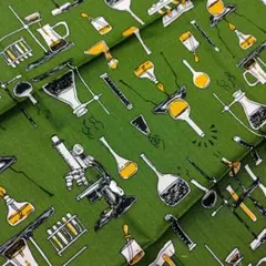 科学器具柄 コットン生地 グリーン系　はぎれ　カットクロス　パッチワーク