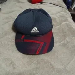 adidas ネイビー レッド キャップ