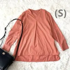 ブラウス　アプリコット　オレンジ　Ｖネック　バンドカラー　薄手　春