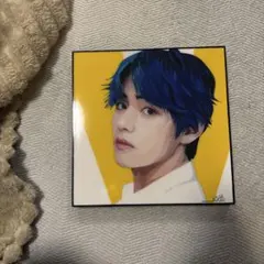 BTSのテテを描いた絵です。3.4年前にイオンで購入しました。