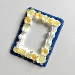 【No.210】ホイップデコ　トレカケース　硬質ケース　白　青　黄色　花