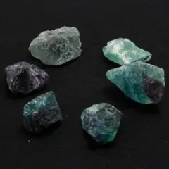 グリーン・パープル・フローライト　バラ原石約100ｇ約0.5㎝～約4㎝　6個