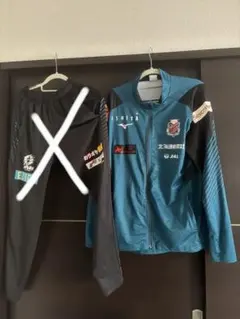 【新品未使用】コンサドーレ札幌　非売品　コーチ支給品　ジャケット+パンツ 新品未使用】コンサドーレ札幌非売品コーチ支給品ジャケット+パンツ