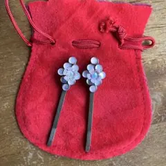 ミハエル　ネグリン　ベージュ　花モチーフ ヘアピンセット