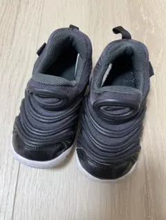 ナイキ　ダイナモ　スニーカー