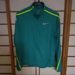 (値下げしました！)ナイキランニングジャケット(上)