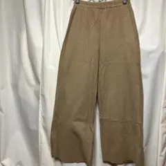 ベージュ ワイドパンツ