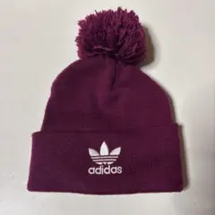 adidas ポンポン付きニット帽