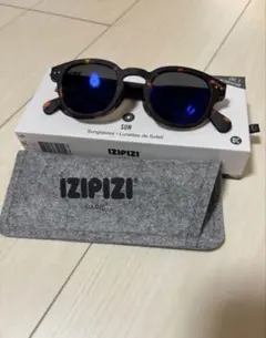 【美品】IZIPIZI サングラス CAT3 ブルーレンズのサムネイル
