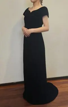 黒のベルベットパーティドレス