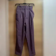 テーパードパンツ